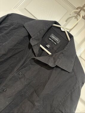 DOCKERS IRON FREE FITTED Men's Black Pinstripe Button-Up Shirt